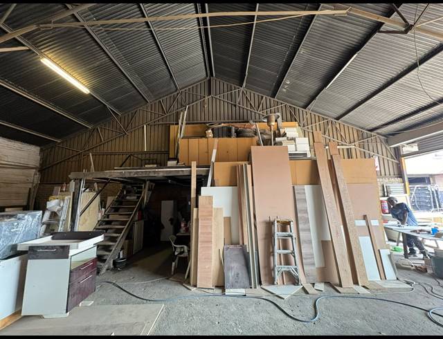 120M² WAREHOUSE TO LET IN SPARTAN